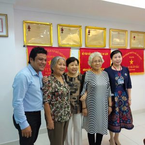Buổi họp mặt thân mật giữa các cô chú nghệ sĩ lão thành của Đoàn Cải lương Nam Bộ – tiền thân của Nhà hát Cải lương Trần Hữu Trang và Ban Giám đốc Nhà hát
