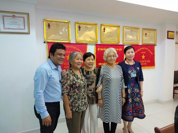 113268902_141853800901571_3229515863590455881_o Buổi họp mặt thân mật giữa các cô chú nghệ sĩ lão thành của Đoàn Cải lương Nam Bộ – tiền thân của Nhà hát Cải lương Trần Hữu Trang và Ban Giám đốc Nhà hát
