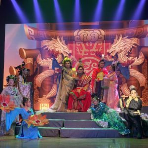 Tối  Thứ bảy 13/8/2022 đông đảo khán giả đã đến Nhà hát Cải lương Trần Hữu Trang xem vở LỤY TÌNH VƯƠNG NỮ, vở diễn đã kết thúc lúc 23g: