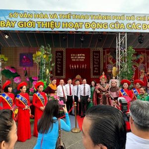 Sáng ngày, 4/3/2023 Nhà hát Cải Lương Trần Hữu Trang đón tiếp quý đại biểu, quan khách đến tham quan GIAN TRƯNG BÀY tại Hội nghị TỔNG KẾT NGÀNH VĂN HOÁ NĂM 2022 tại Nhà thi đấu thể thao Phú Thọ :
