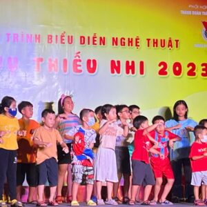Cũng trong tối qua Thứ bảy 15/7/2023, tại Ủy ban Nhân dân Phường Tam Bình – Tp.Thủ Đức đơn vị Trung tâm Tổ chức Biểu diễn Điện ảnh Thành phố đã biểu diễn CHƯƠNG TRÌNH NGHỆ THUẬT PHỤC VỤ THIẾU NHI, khoảng 400 em thiếu nhi và phụ huynh đã đến xem: