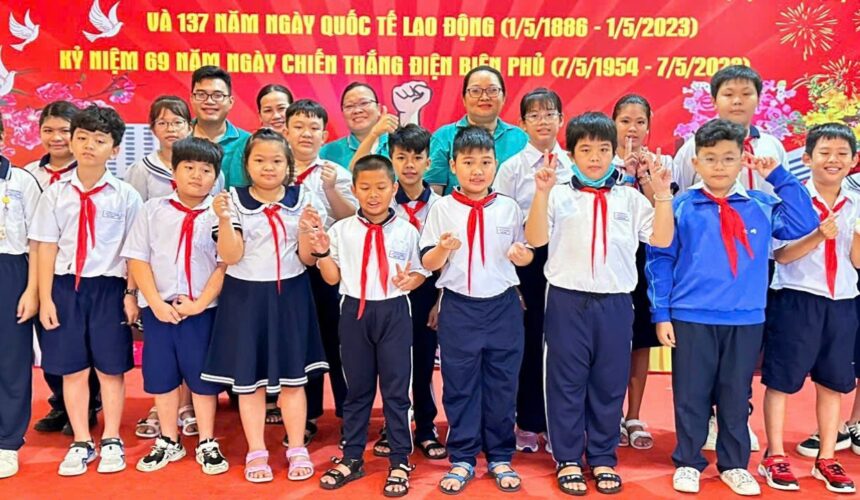 Sáng nay Thứ ba 03/10/2023 các em thiếu nhi Nhà Thiếu Nhi Quận 8 đã đến tham quan Phòng Truyền thống Nhà hát Cải lương Trần Hữu Trang: