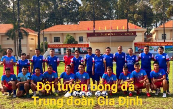 Nhân ngày Thành lập Quân đội Nhân dân Việt Nam 22/12, vào lúc 15g30 chiều nay Thứ sáu 15/12/2023 Đội tuyển bóng đá Nhà hát Cải lương Trần Hữu Trang sẽ có trận giao hữu bóng đá với Đội tuyển Trung đoàn Gia định: