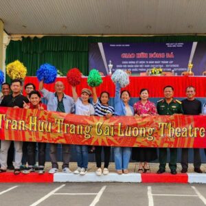 Một số hình ảnh giao hữu bóng đá giữa Nhà hát Trần Hữu Trang và Trung đoàn Gia Định:
