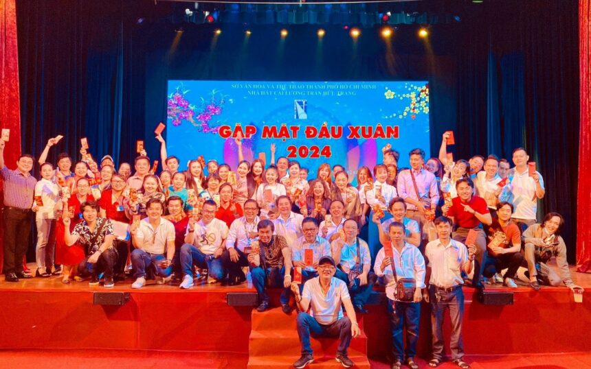 Nhà hát Cải lương Trần Hữu Trang Họp mặt đầu năm Giáp Thìn