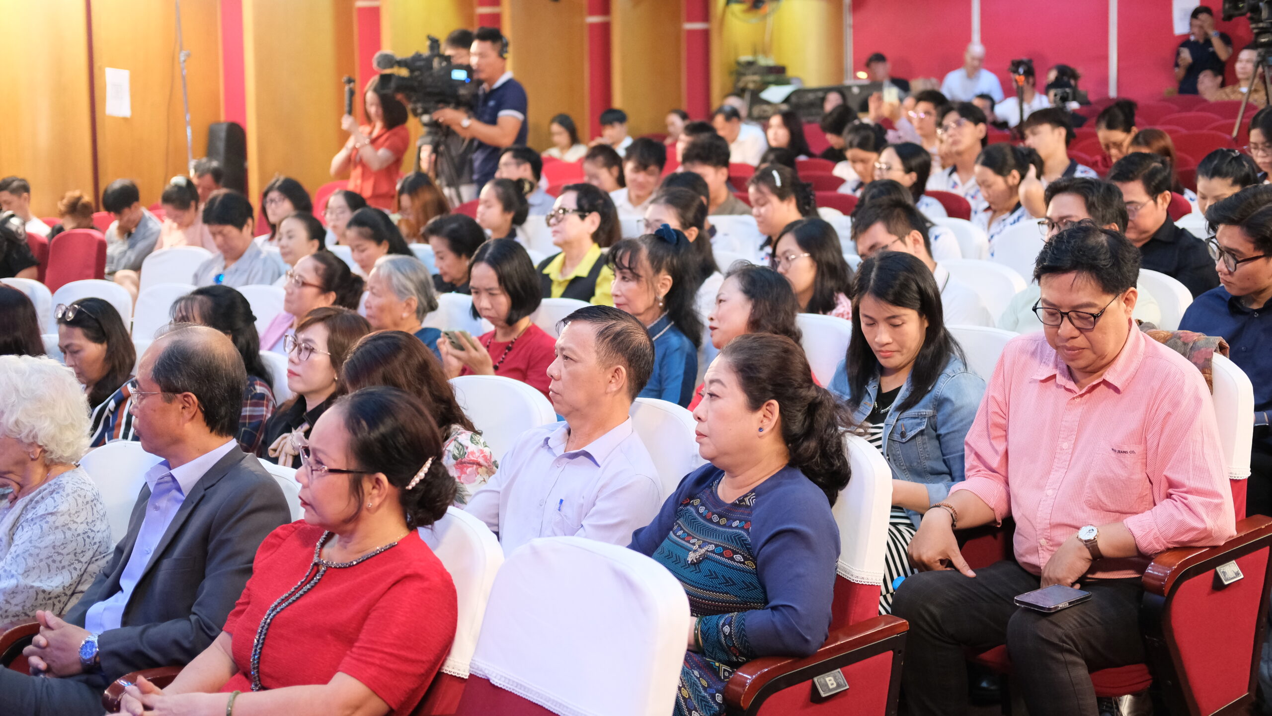 Toàn cảnh khán phòng tại chương trình