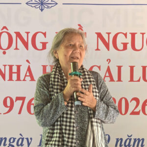 Nghệ sĩ Lê Thiện rưng rưng nhớ lần viếng mộ gió soạn giả Trần Hữu Trang cách đây 50 năm