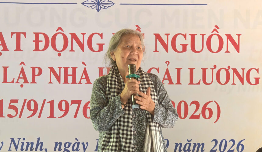 Nghệ sĩ Lê Thiện rưng rưng nhớ lần viếng mộ gió soạn giả Trần Hữu Trang cách đây 50 năm