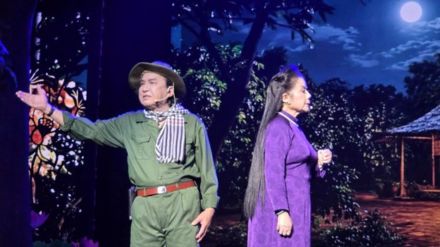 NSND Thanh Tuấn và NSND Thoại Miêu trong trích đoạn Cây sầu riêng trổ bông